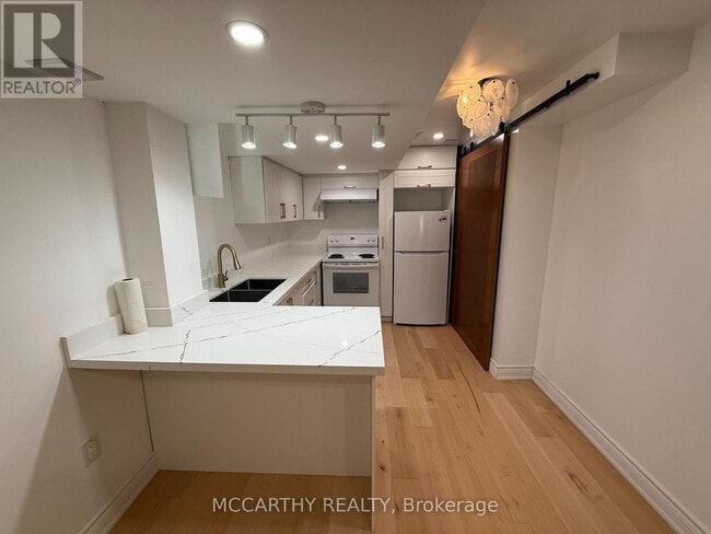 Photo du bâtiment - 480 Black Cherry Cres