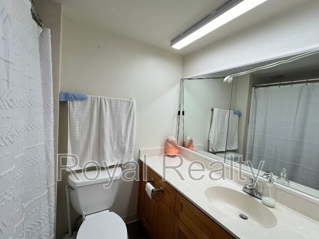 Building Photo - 1560 Kanunu St