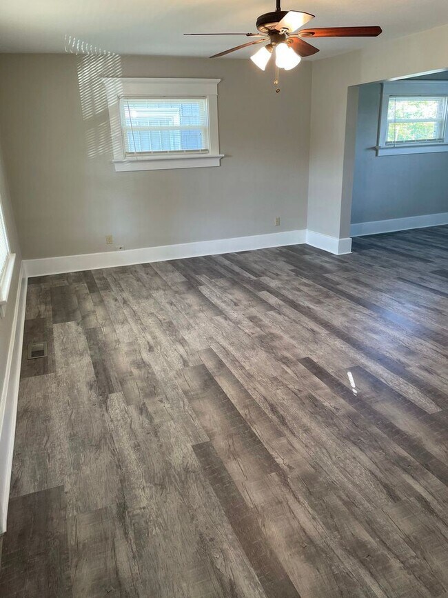 Foto del edificio - 3 br, 1 bath House - 1340 W. 25th