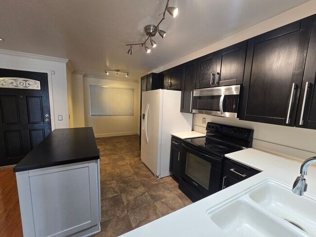 Foto del edificio - Beautiful 2 Bedroom 2 Bathroom Condo in La Jolla / UTC