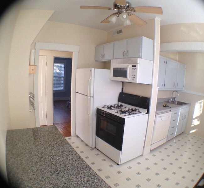 pies cuadrados 1208-1208 - 1211 E 9th St