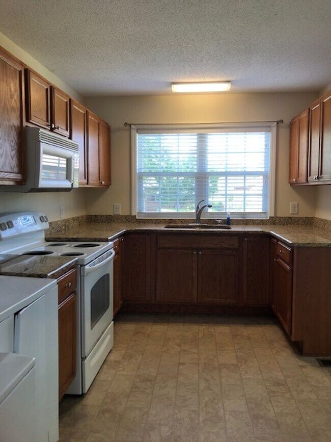 Foto del edificio - COMING SOON!! 2 Bedrooms 1 Bath