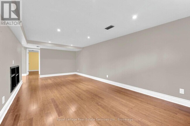 Building Photo - 65 Cumming Ct