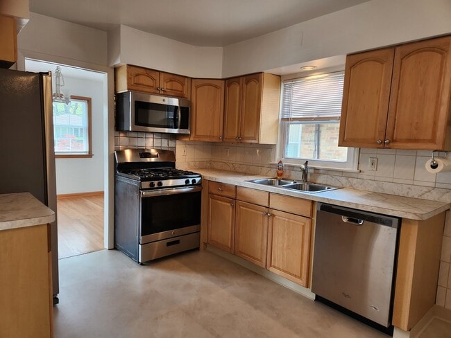 Building Photo - 7453 N Karlov Ave