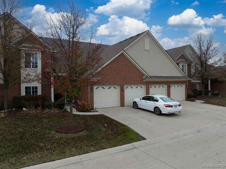 Foto principal - 14438 Shadywood Dr