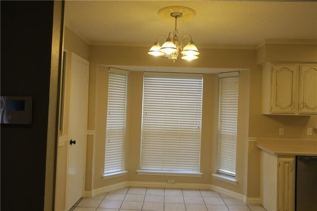 Building Photo - 2601 Winterlake Dr