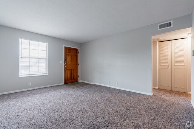 2 habitaciones, 1 baño - Sala de estar - Miller Manor Apartments