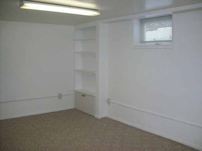 Building Photo - Charming 1 Bed / 1 Bath Basement Apartment in Columbia Falls