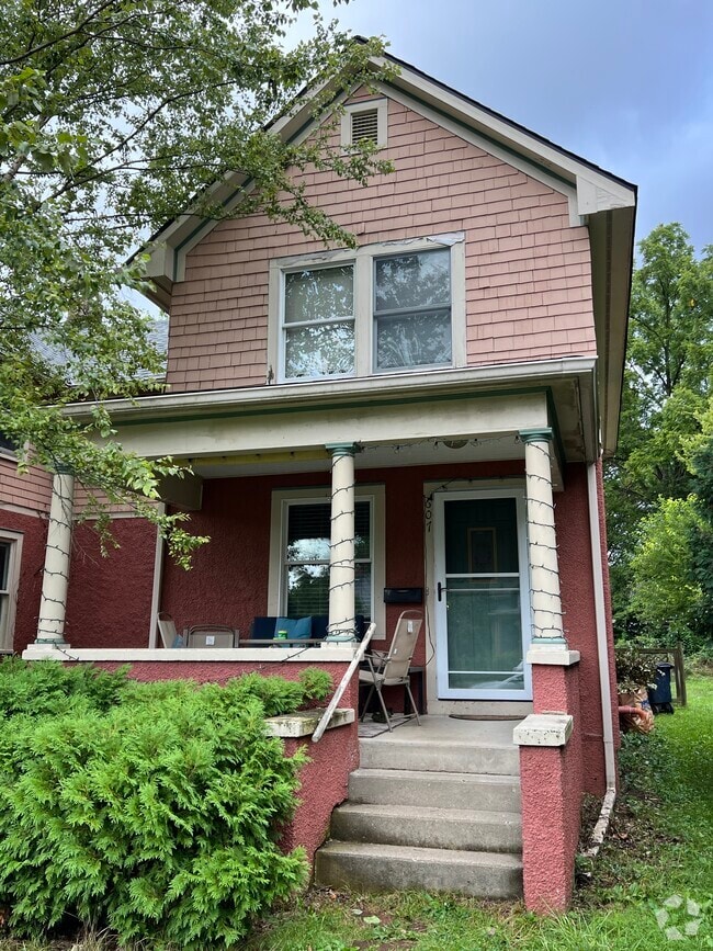 Building Photo - 607 Fountain St
