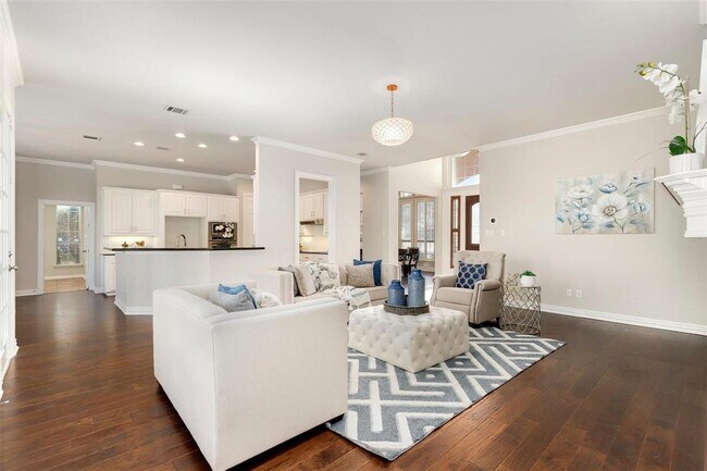 Building Photo - 1210 Forest Hills Dr