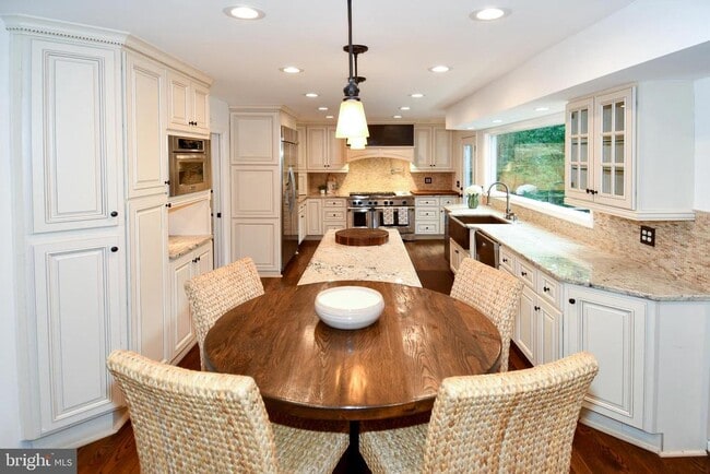 Building Photo - 12134 Holly Knoll Cir