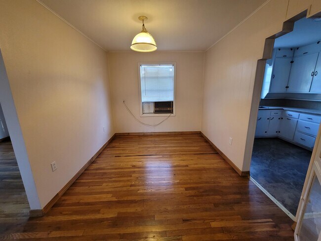 Building Photo - 315 W University Dr