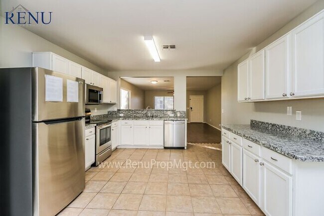 Foto del edificio - Spring into Savings: 100% off your first m...