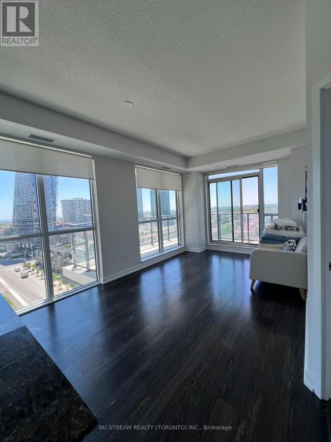 Building Photo - 4055-4055 Parkside Village Dr