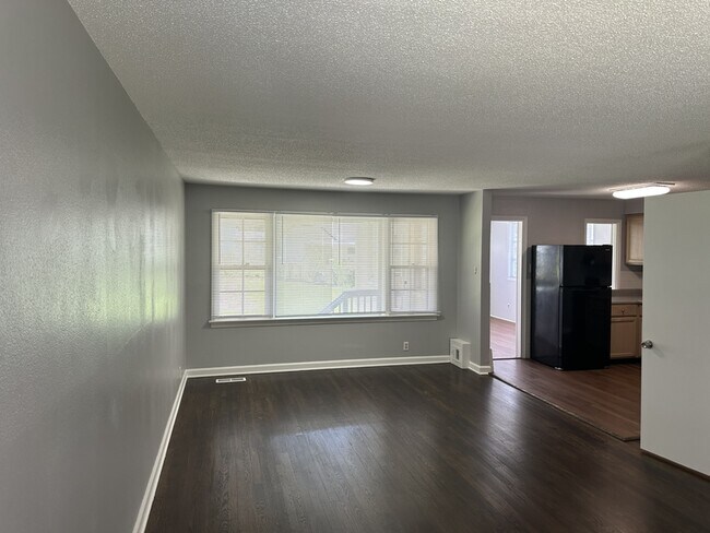 Foto del edificio - 10110 Tappan Dr