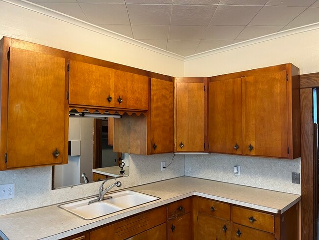 Building Photo - 417 Elm St