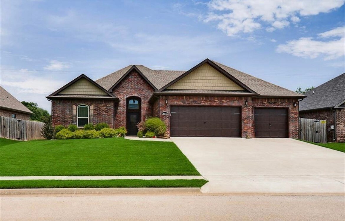 Foto principal - 401 Pebble Beach Dr