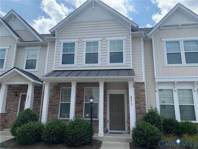Foto del edificio - 8213 Center Path Ln