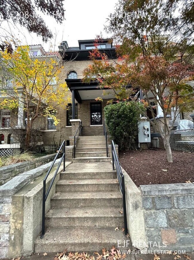 Building Photo - 4208 New Hampshire Ave NW