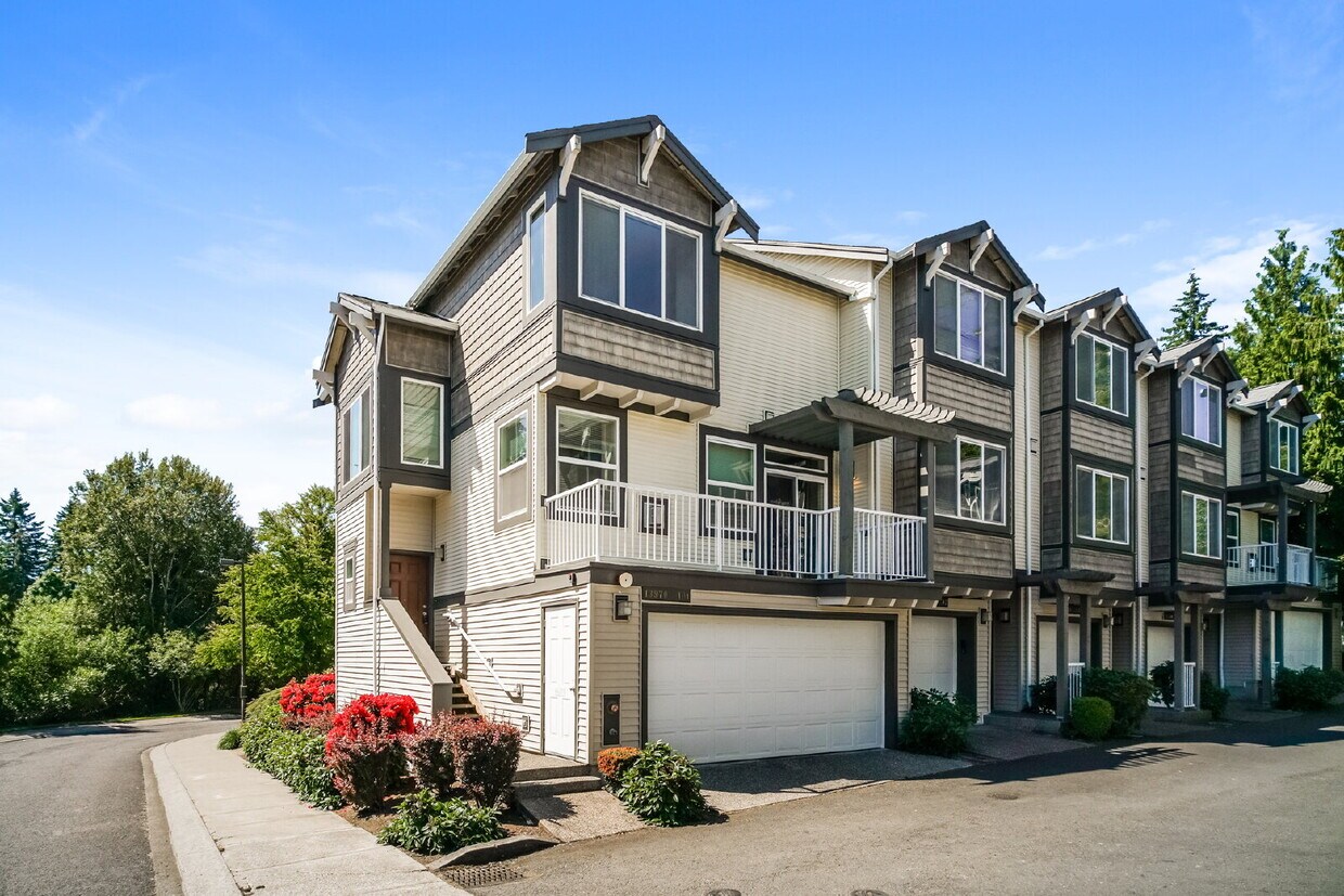 Primary Photo - Charming Townhome Condo 3 Bedrooms / 2.5 B...