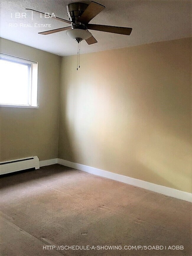 Building Photo - 910 N Washington St