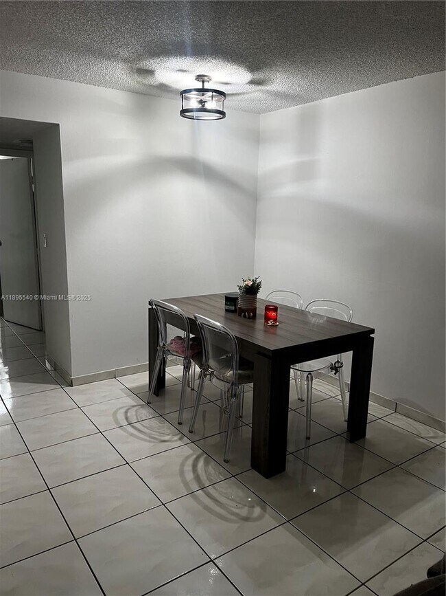 Foto del edificio - 16909 N Bay Rd