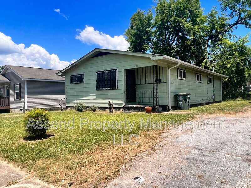 Primary Photo - 2109 Walker Ave