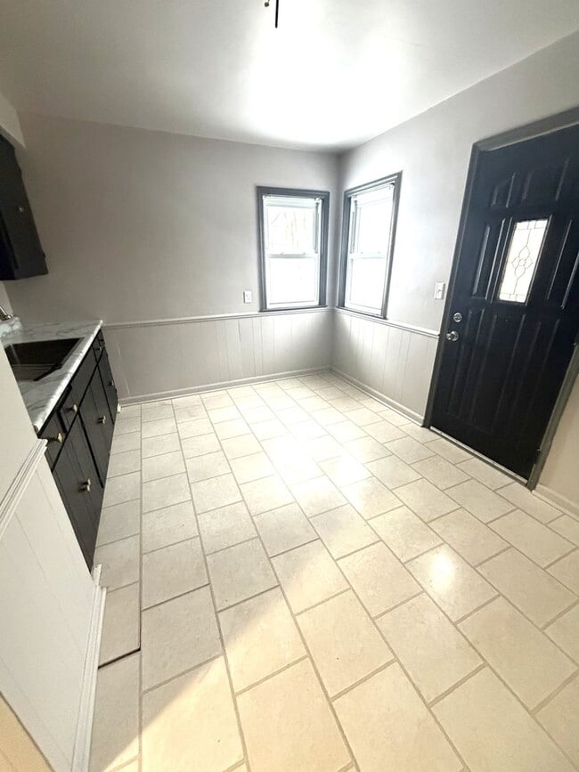 Building Photo - 2-bedroom Single Family - Available now!