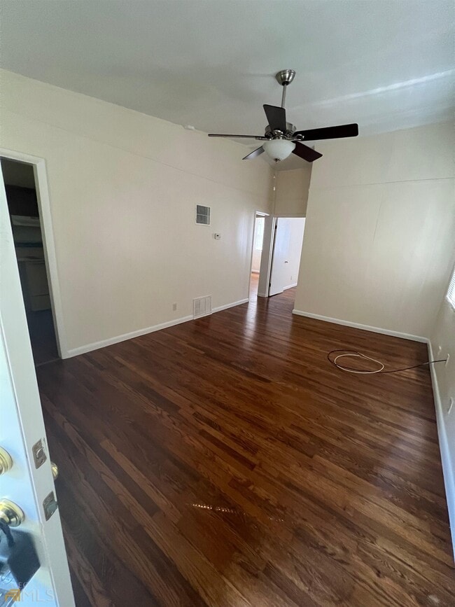 Foto del edificio - 172 Hart Ave