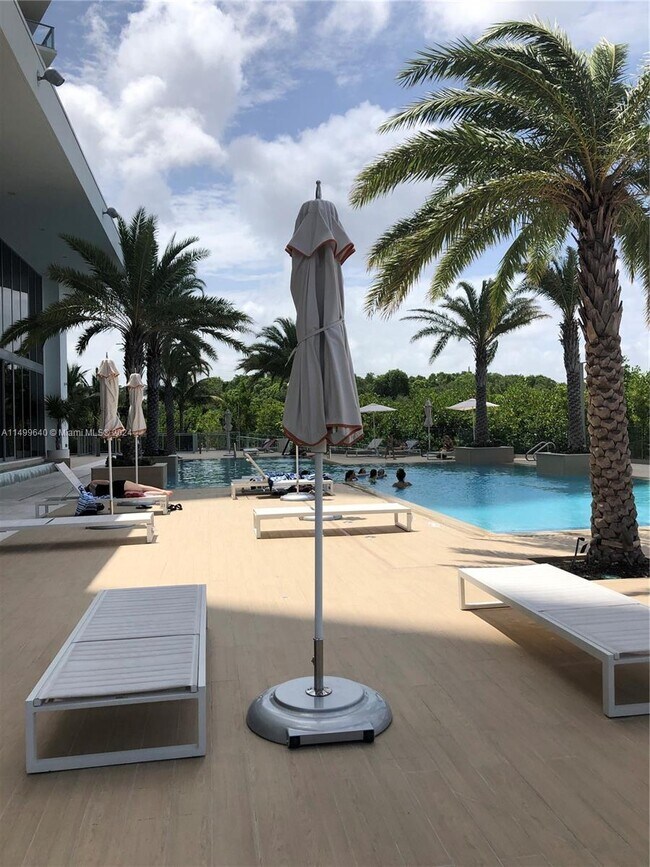 Foto del edificio - 16385 Biscayne Blvd