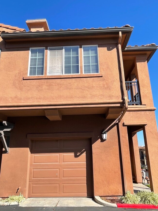 Building Photo - 27 Meritage Cmn