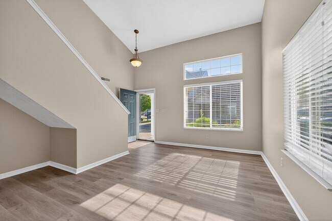 Foto del edificio - Light-Filled Fishers Home with Fenced Yard