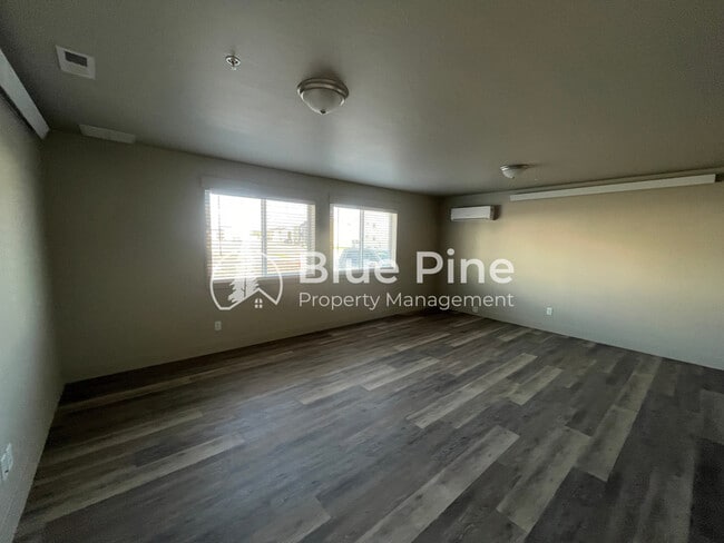 Building Photo - 3565 E Gample Ave