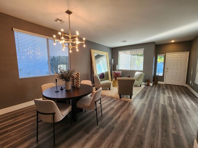 Foto del edificio - Fully Renovated Single Story Ranch Style H...