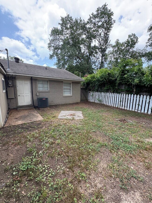 Building Photo - 598 Orchard Ave