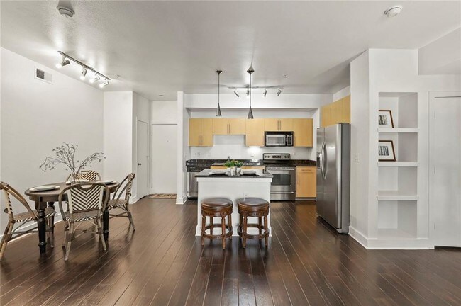 Foto del edificio - 4605 Cedar Springs Rd