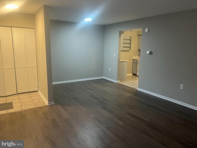 Foto del edificio - 9035 N Laurel Rd