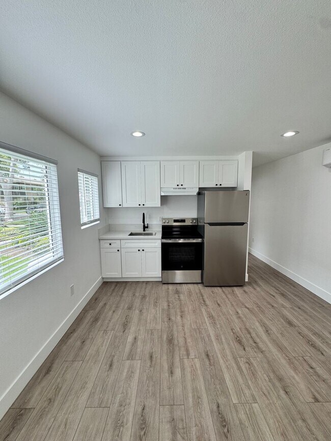 Building Photo - Large New Construction 1 bed 1 Bath Apartment for Rent In Long Beach!