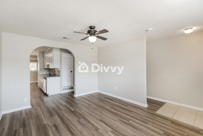 Foto del edificio - 2215 E Mitchell St