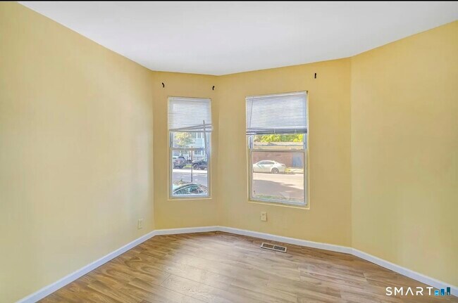 Building Photo - 45 Bassett St