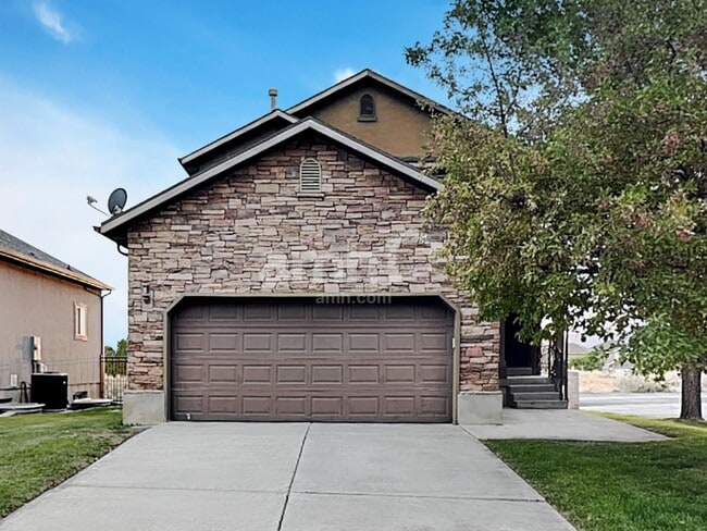 Building Photo - 10567 Sugarloaf Dr