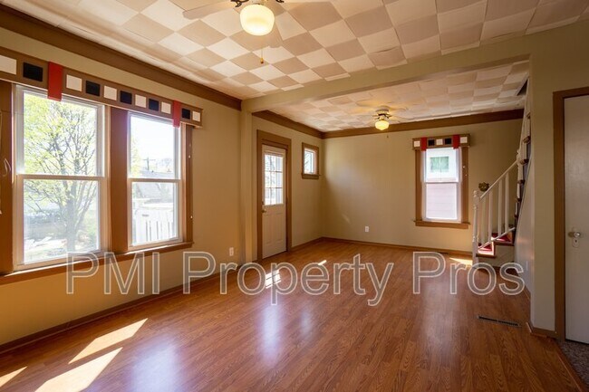 Building Photo - 824 A E Auer Ave
