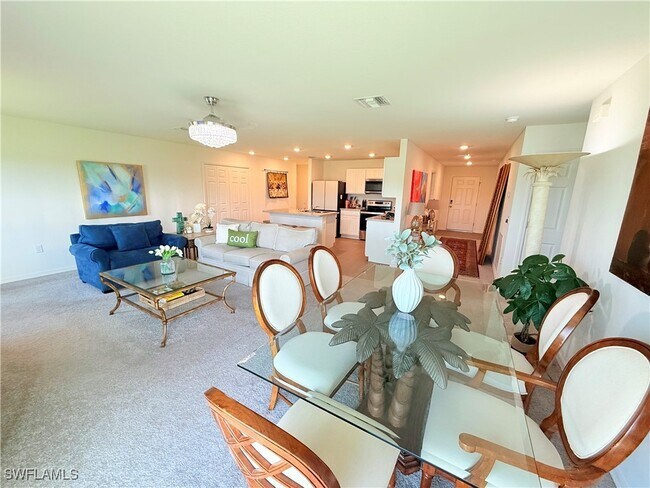 Foto del edificio - 726 NW Douglas Cir