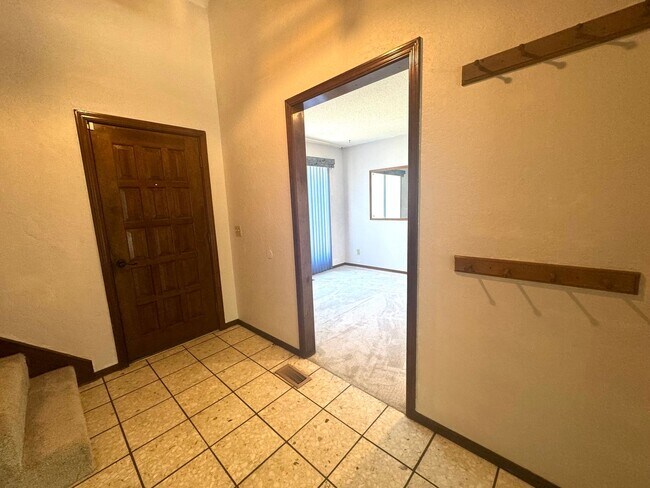 Foto del edificio - Beautiful 4 bedroom 2.5 bathroom home loca...