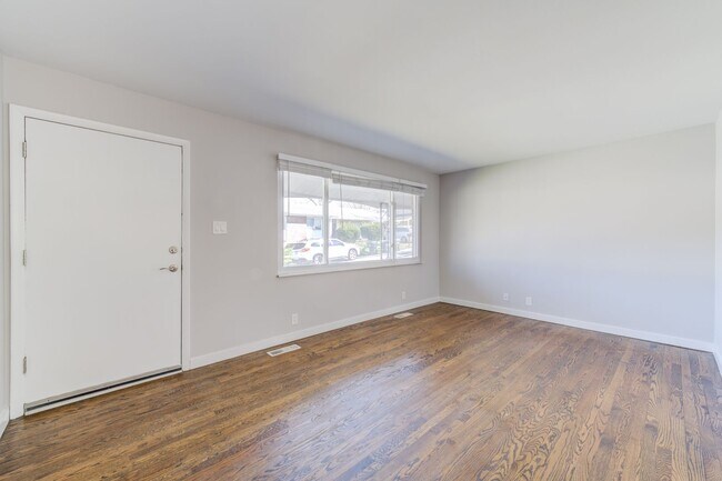 Foto del edificio - Renovated Pet Friendly House