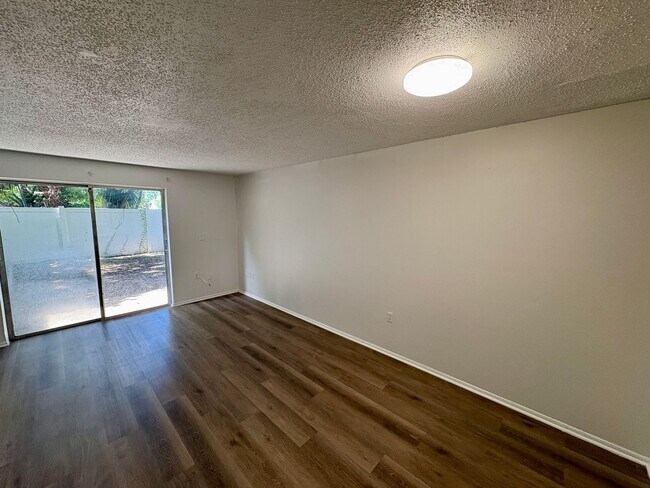 Foto del edificio - 409 57th Ave Dr E