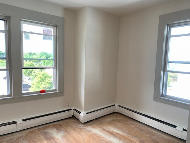 Building Photo - 261 Chandler St