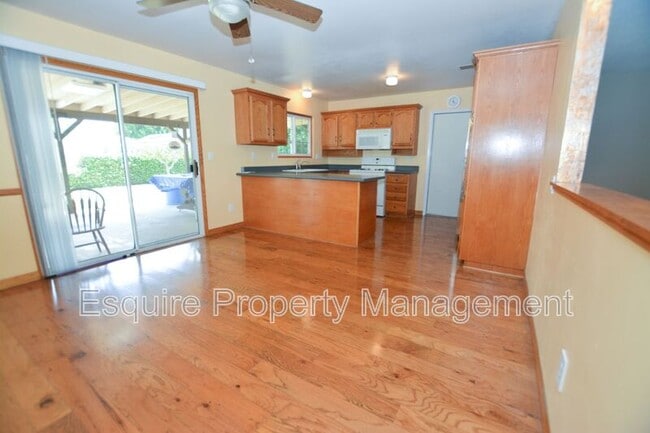 Building Photo - 730 Jay Ave