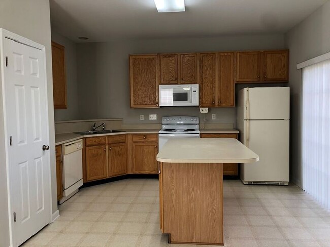 Building Photo - 3116 Summerfield Ridge Ln