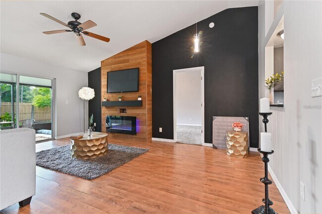 Foto del edificio - 929 Robinson Ave